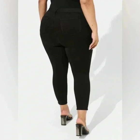 Torrid Bombshell Skinny Premium Stretch High-Rise Jean, Black, Size 18R - Picture 3 of 16